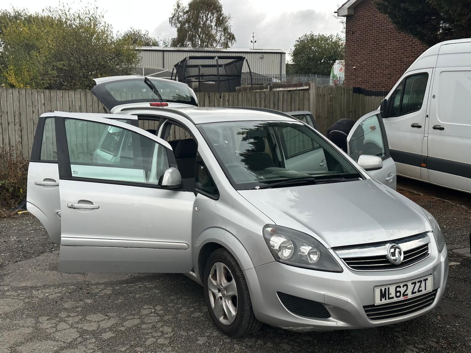 Used Vauxhall Zafira 2012 for sale - 76358392: Photo 1