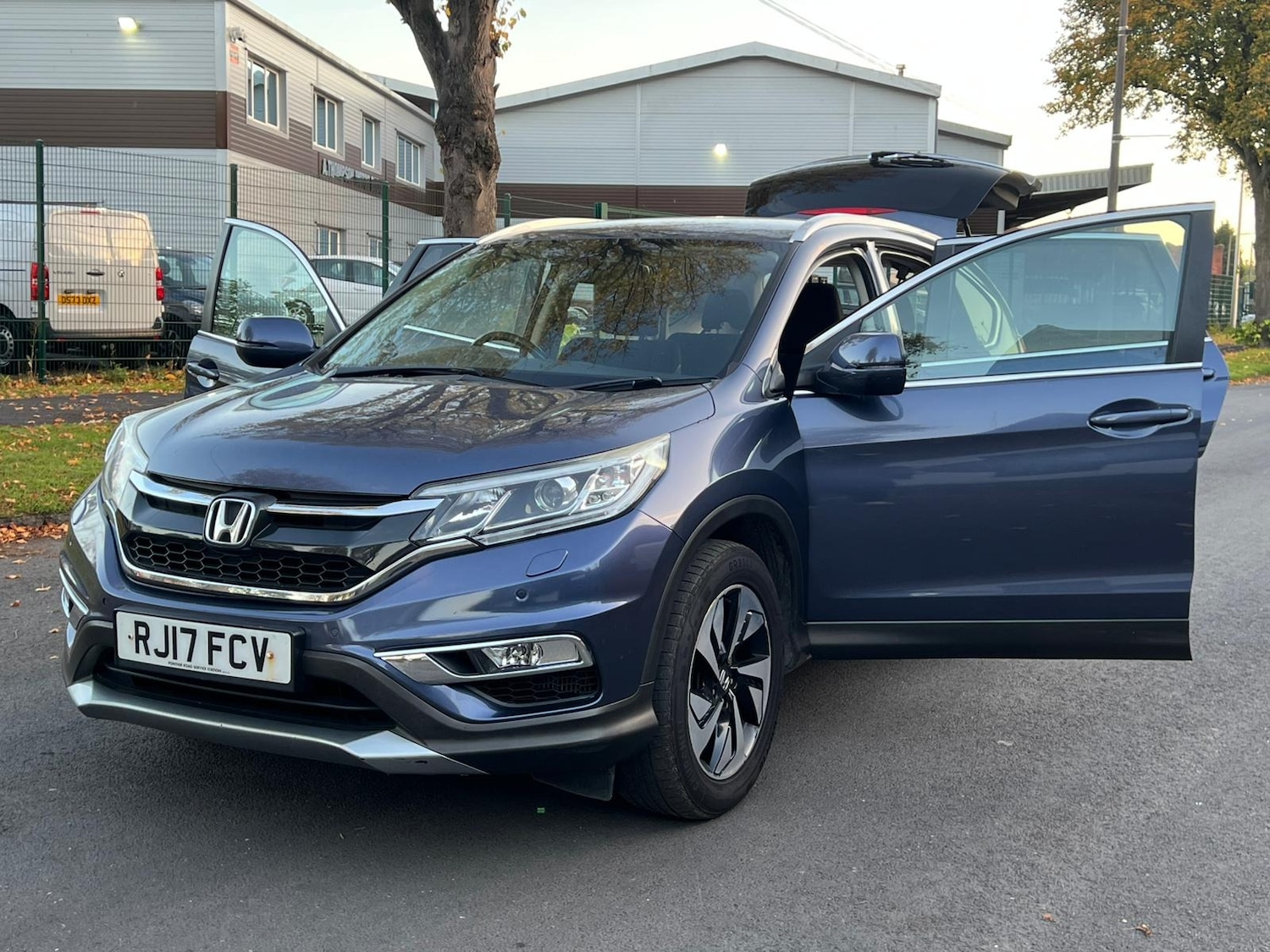 Used Honda CR-V 2017 for sale - 76365116: Photo 1
