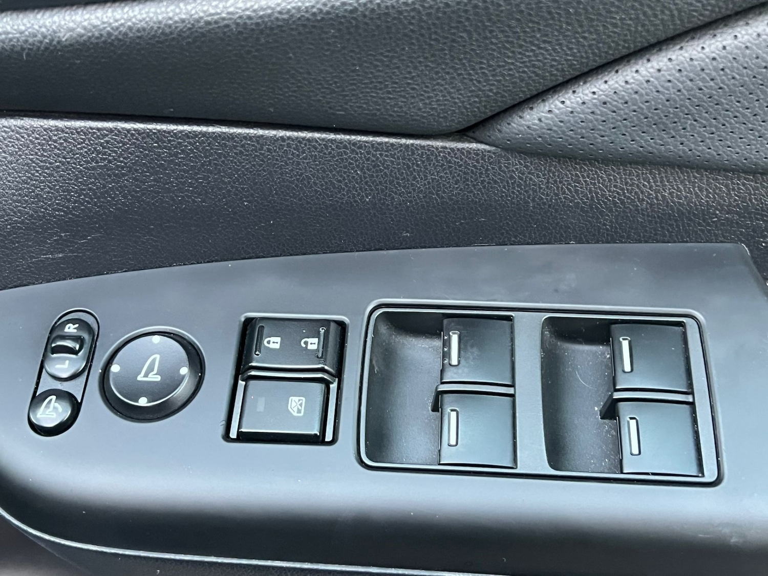 Used Honda CR-V 2017 for sale - 76365116: Photo 18