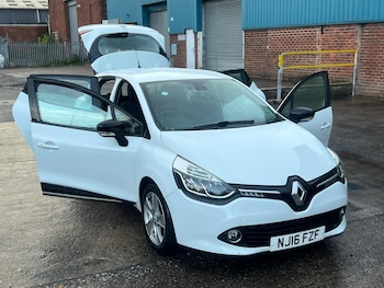 2016 (16) - 12 16V Dynamique Nav 5dr