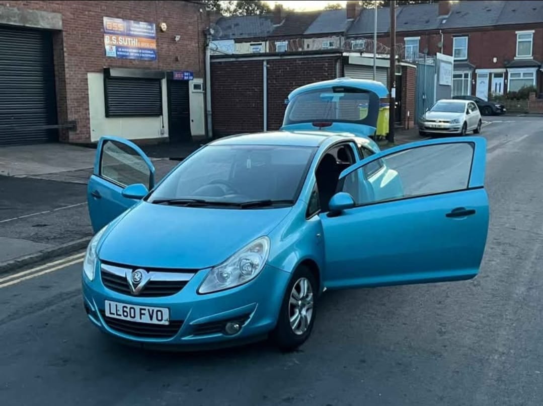Used Vauxhall Corsa 2010 for sale - 76375056: Photo 1