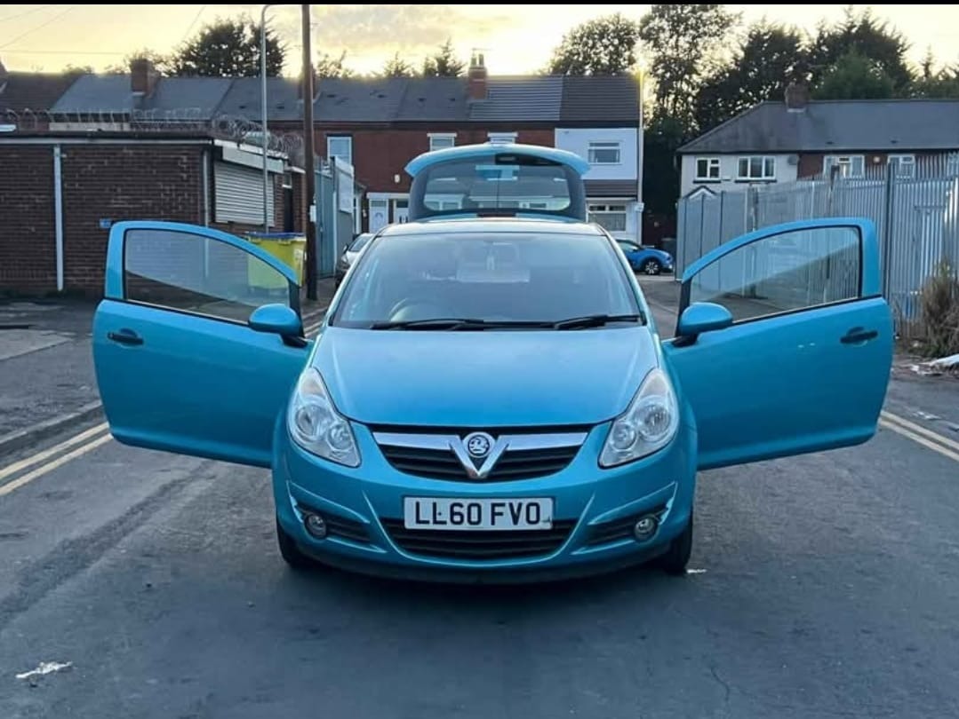 Used Vauxhall Corsa 2010 for sale - 76375056: Photo 2