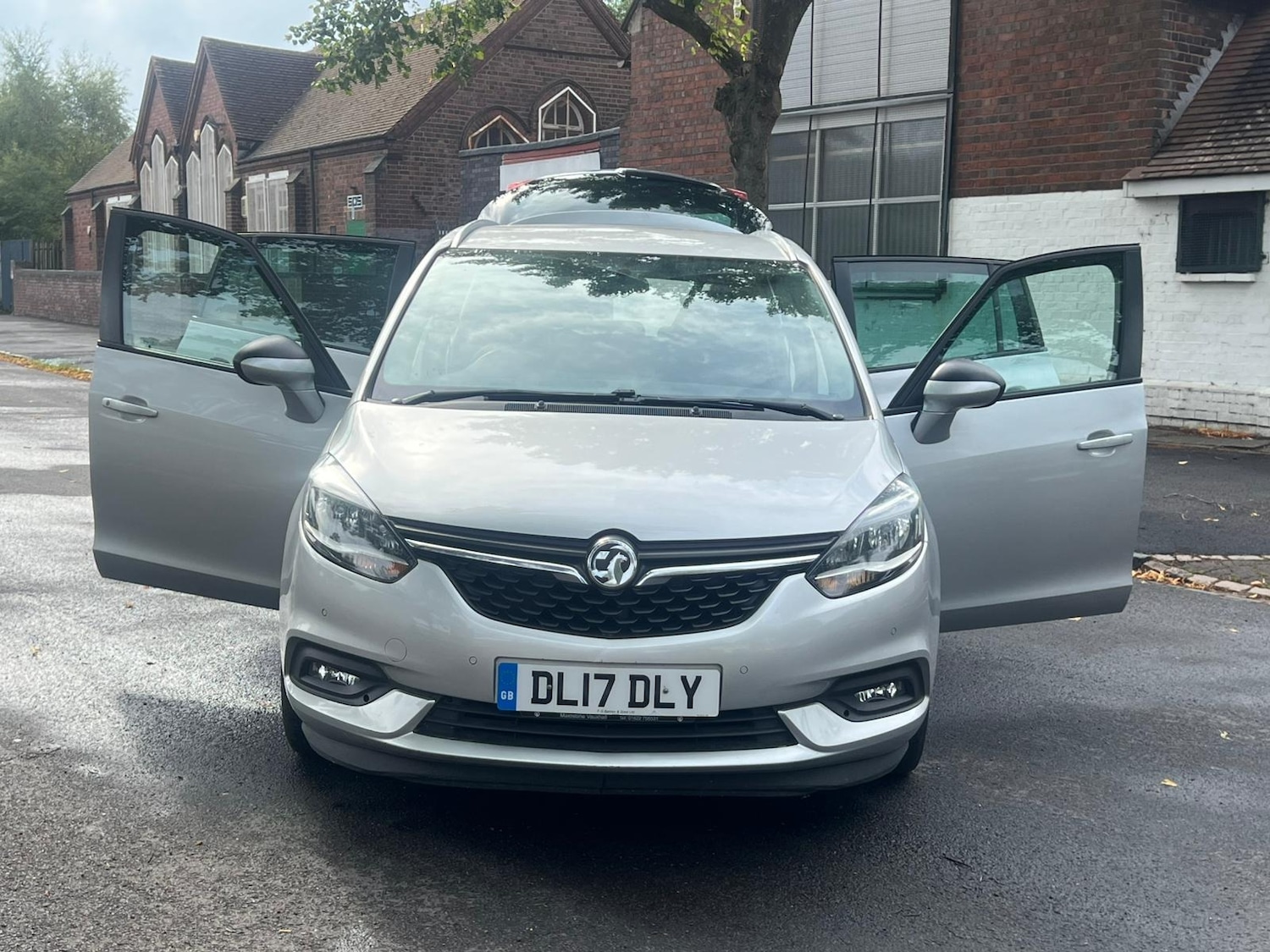 Used Vauxhall Zafira 2017 for sale - 76358284: Photo 2