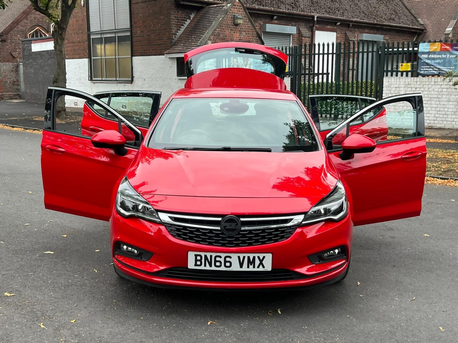 Used Vauxhall Astra 2016 for sale - 76357816: Photo 2