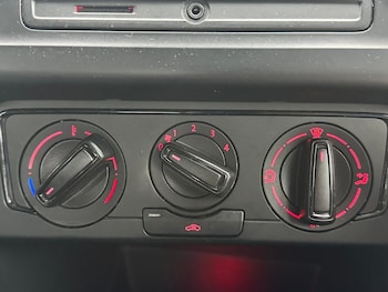 Used Volkswagen Polo 2015 for sale - 76358365: Photo