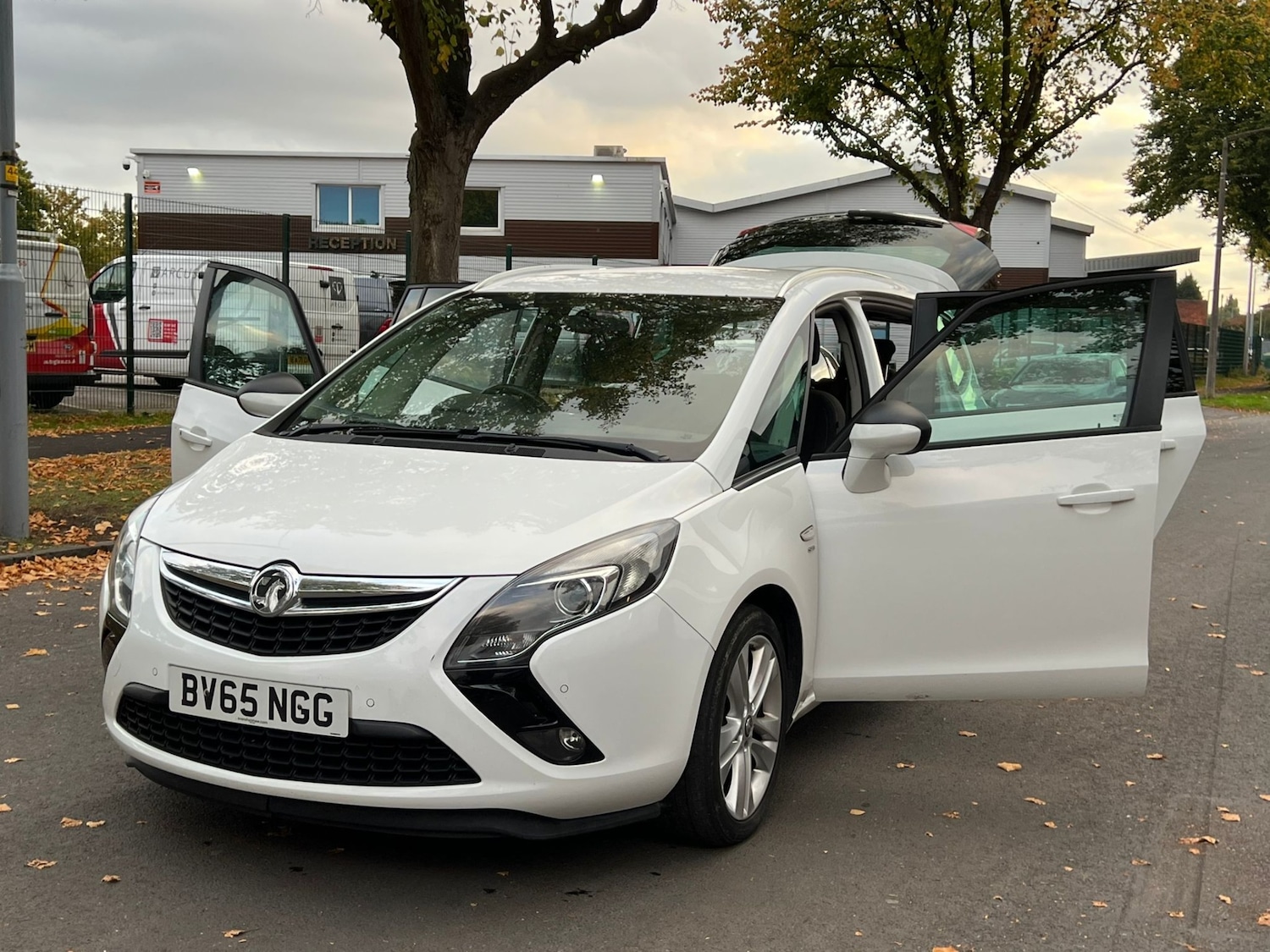 Used Vauxhall Zafira 2015 for sale - 76370017: Photo 1