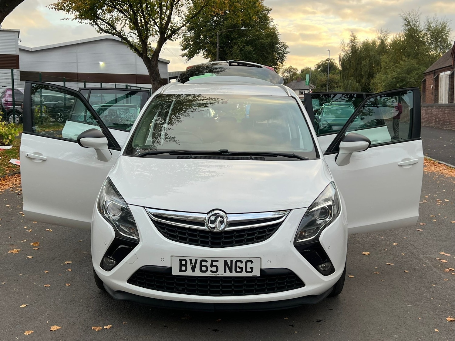 Used Vauxhall Zafira 2015 for sale - 76370017: Photo 2