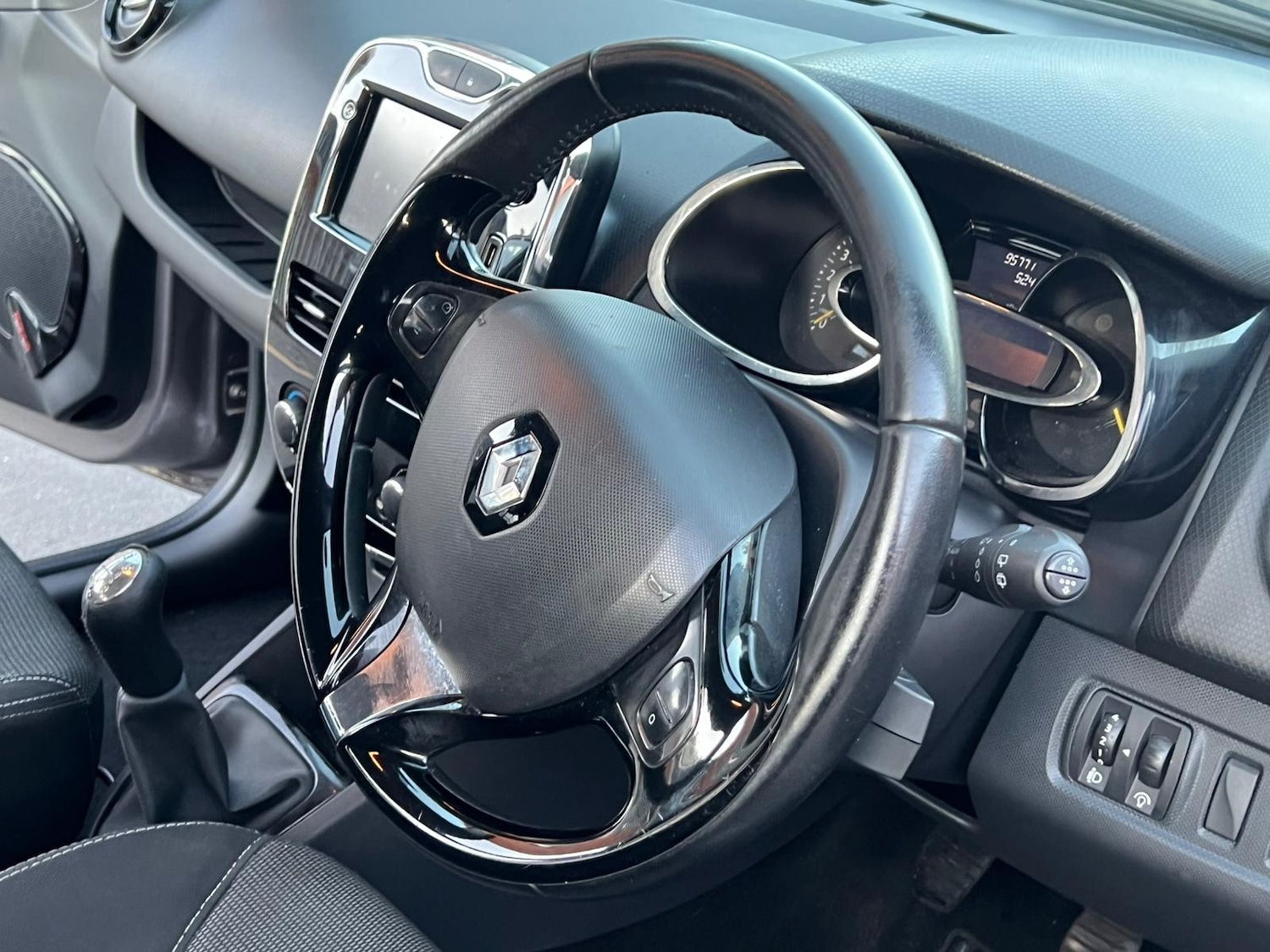 Used Renault Clio 2014 for sale - 76357765: Photo 12