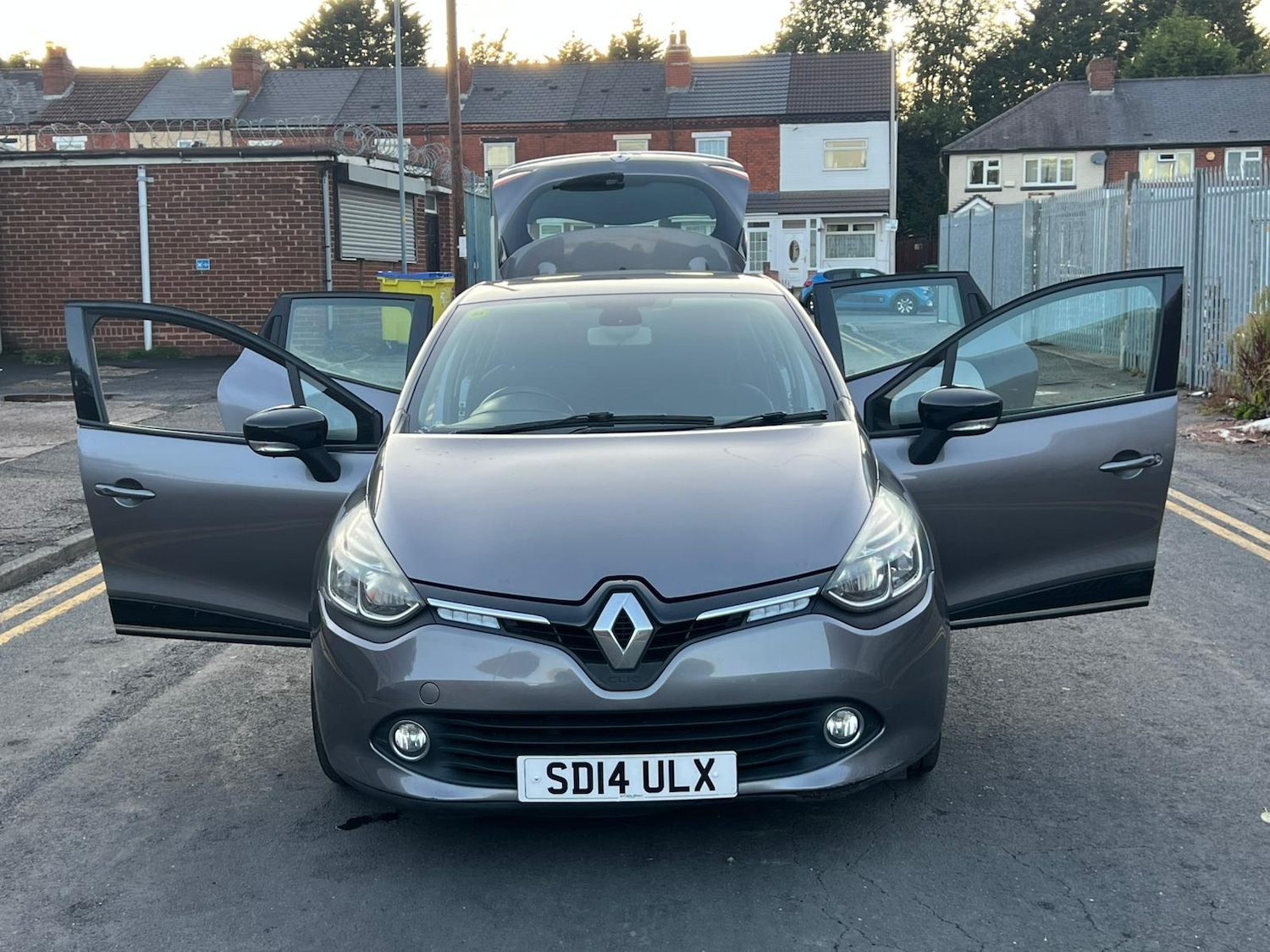 Used Renault Clio 2014 for sale - 76357765: Photo 2