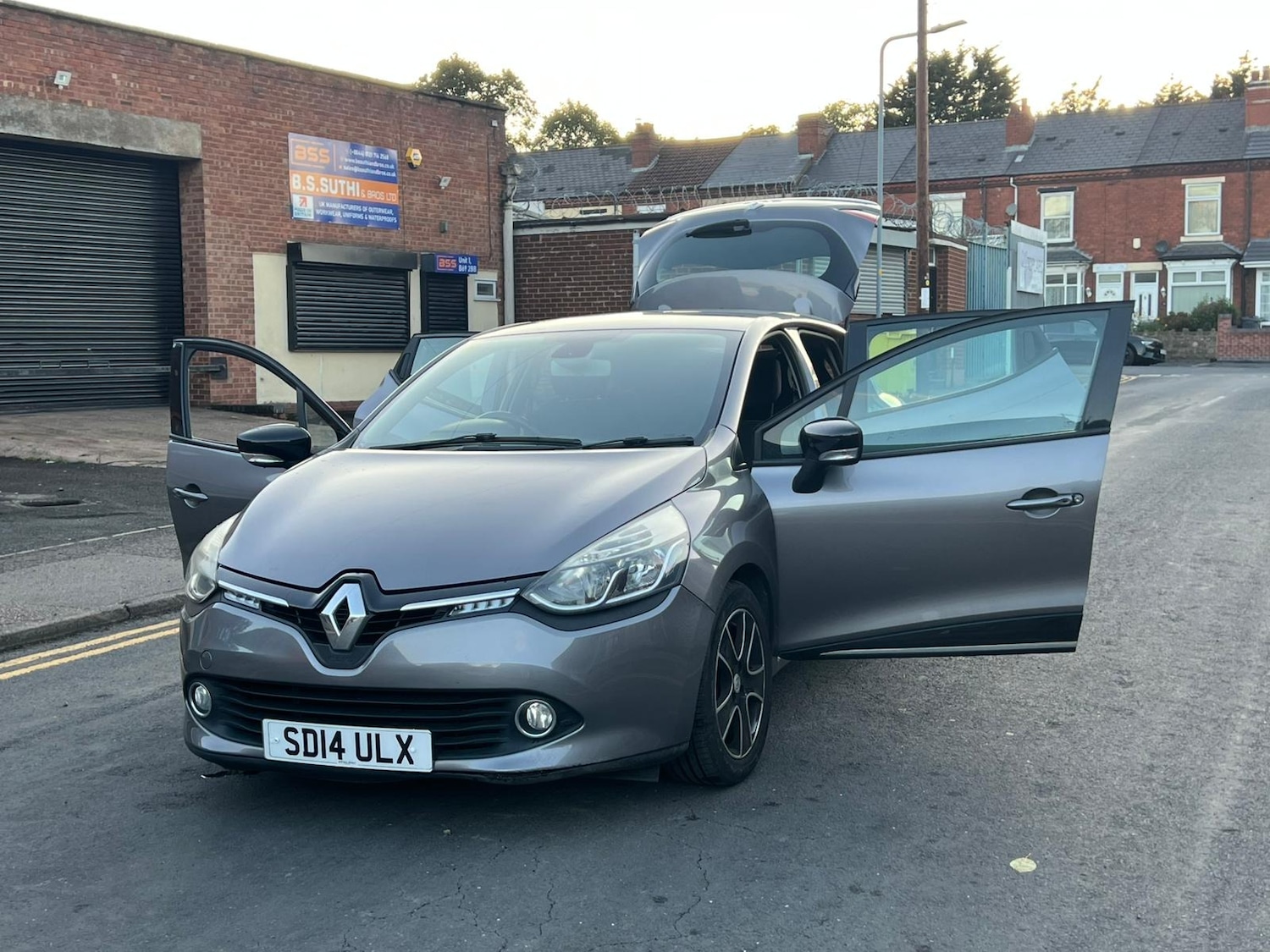 Used Renault Clio 2014 for sale - 76357765: Photo 3