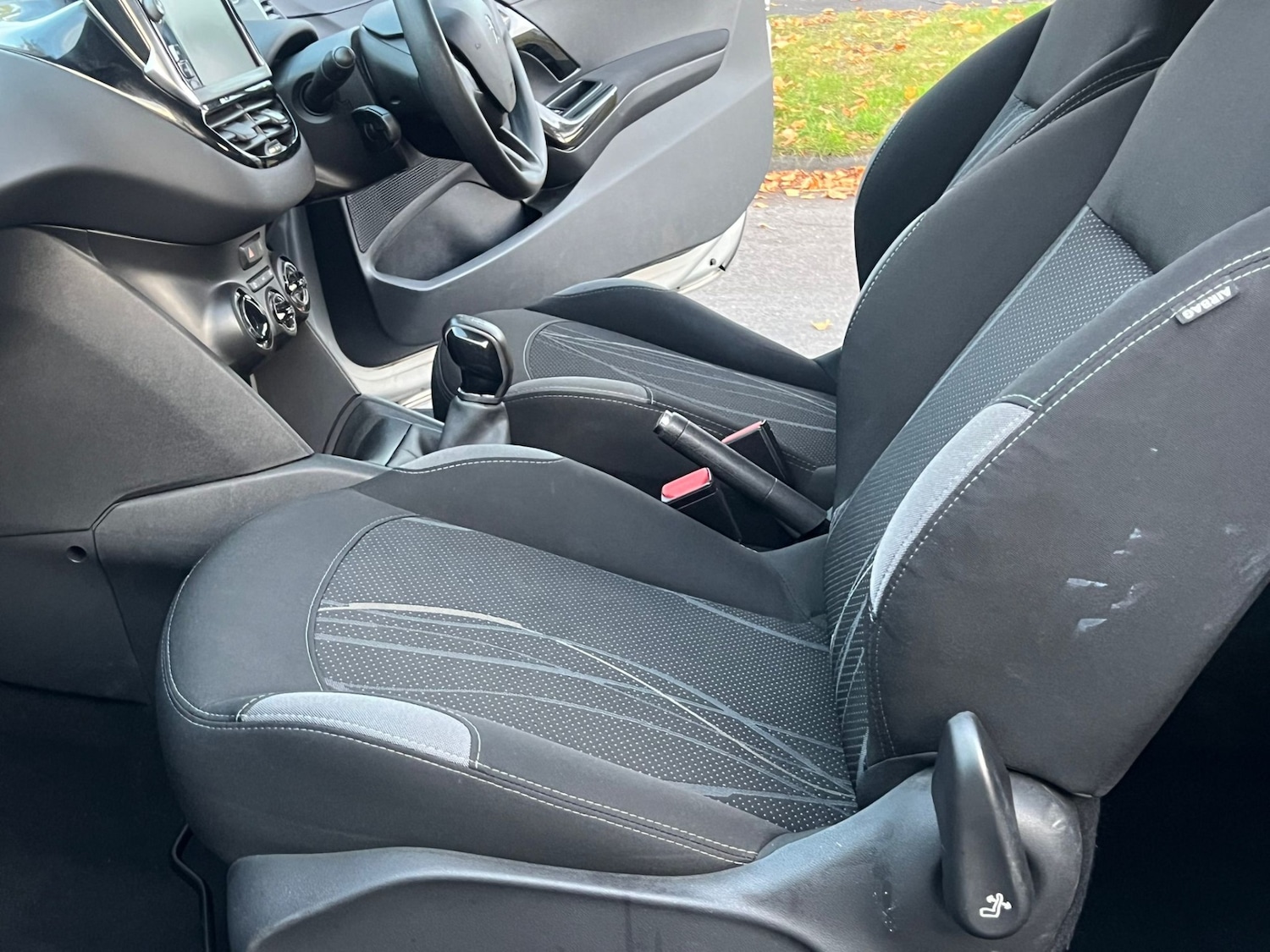 Used Peugeot 208 2015 for sale - 76364971: Photo 14