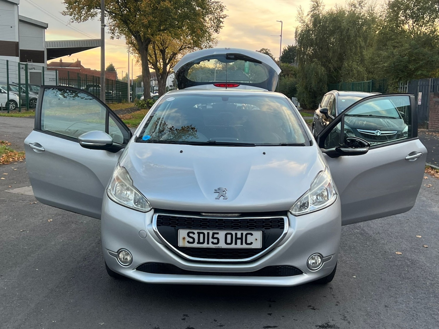 Used Peugeot 208 2015 for sale - 76364971: Photo 2