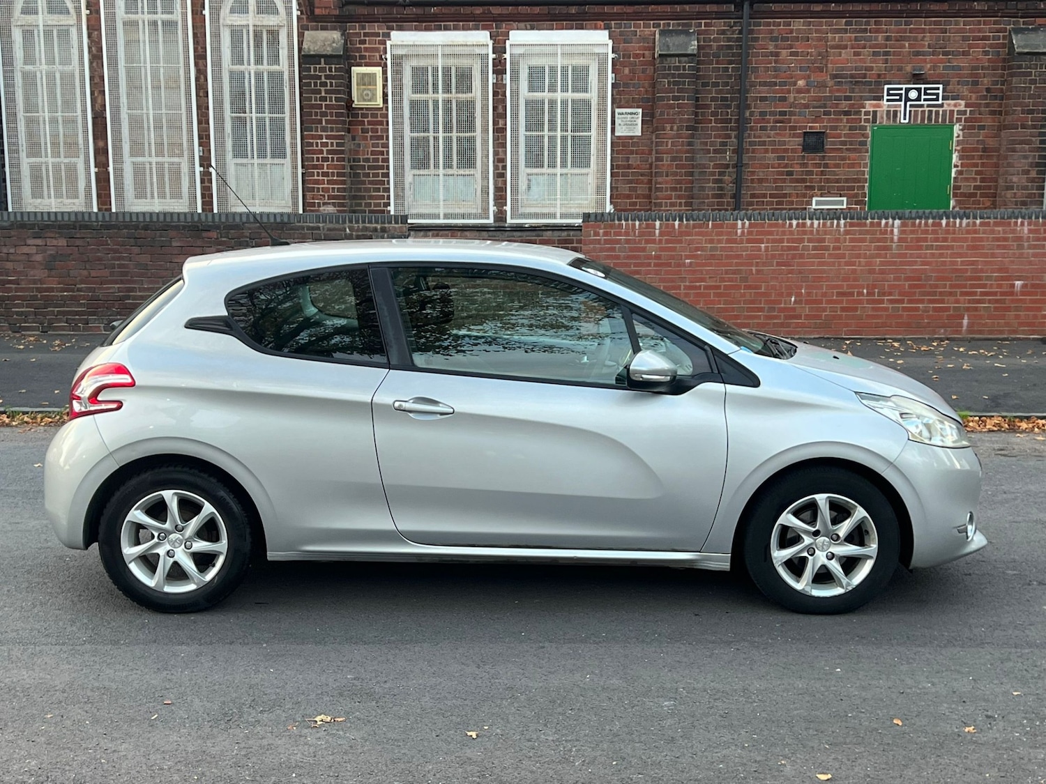 Used Peugeot 208 2015 for sale - 76364971: Photo 21