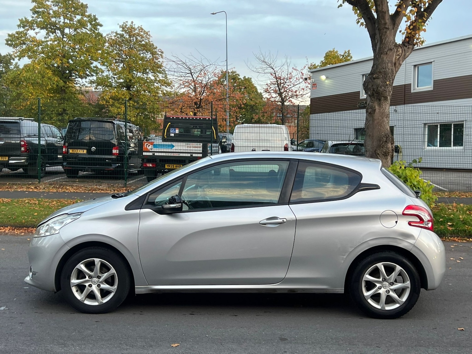 Used Peugeot 208 2015 for sale - 76364971: Photo 28