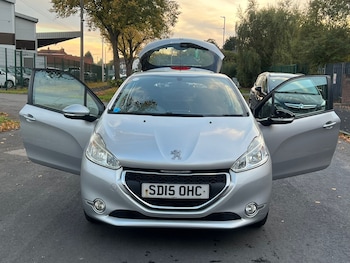 Used Peugeot 208 2015 for sale - 76364971: Photo