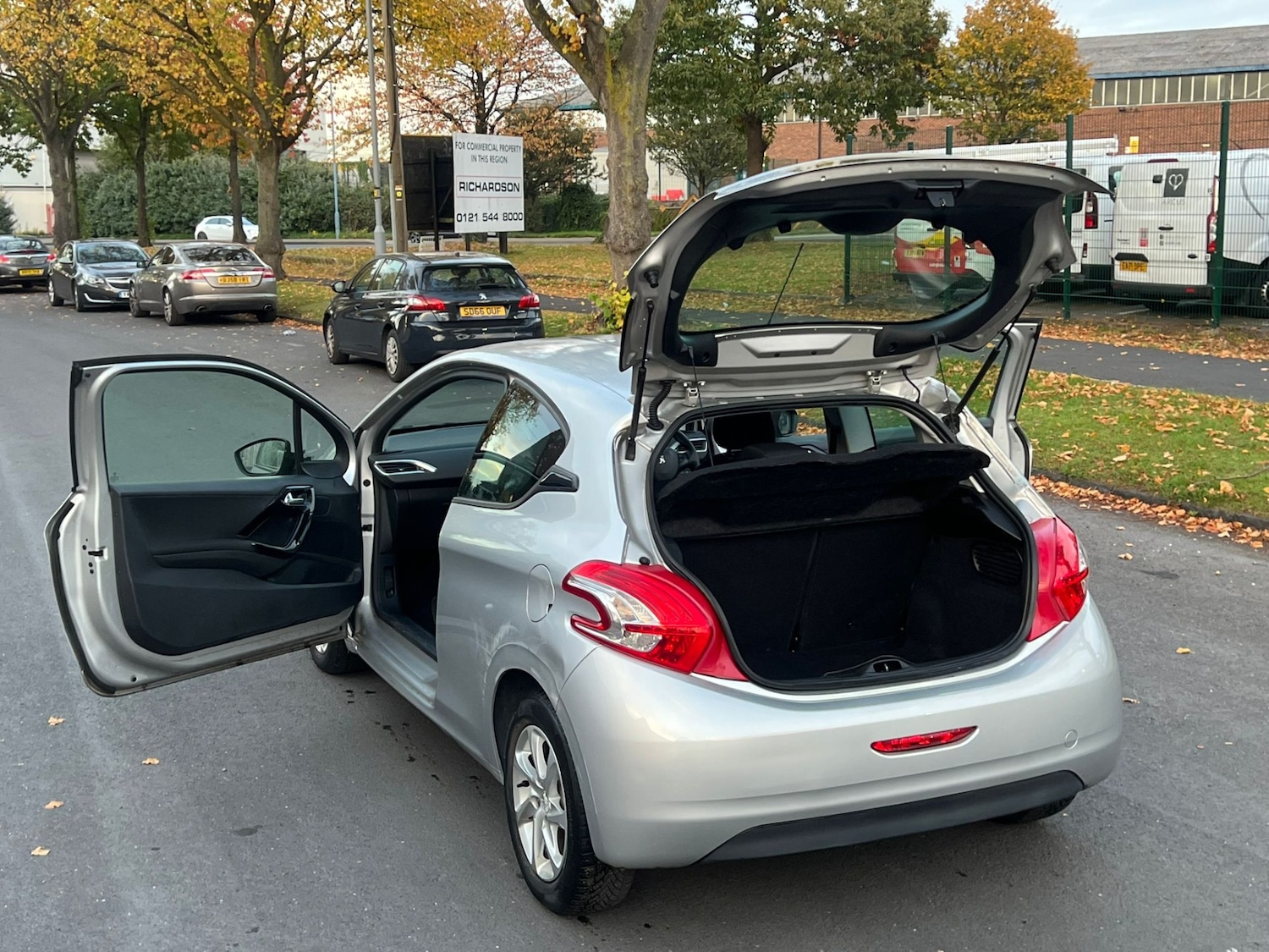 Used Peugeot 208 2015 for sale - 76364971: Photo 6