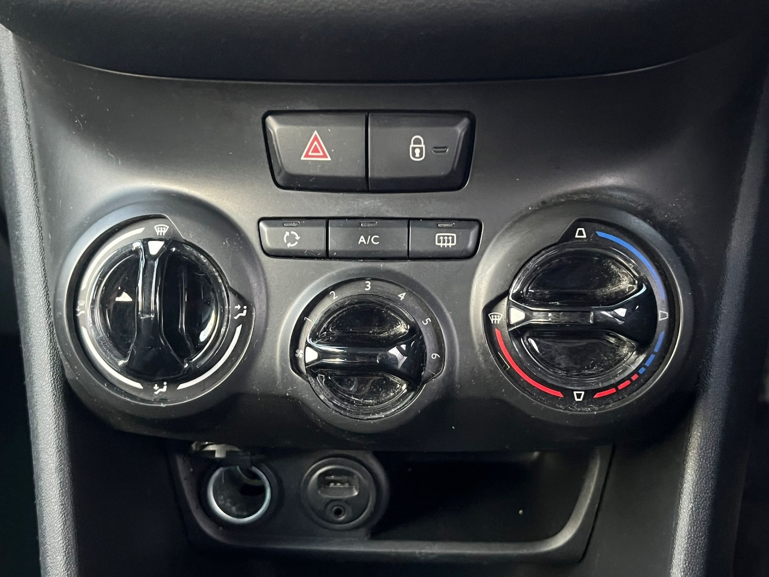 Used Peugeot 208 2015 for sale - 76364971: Photo 9