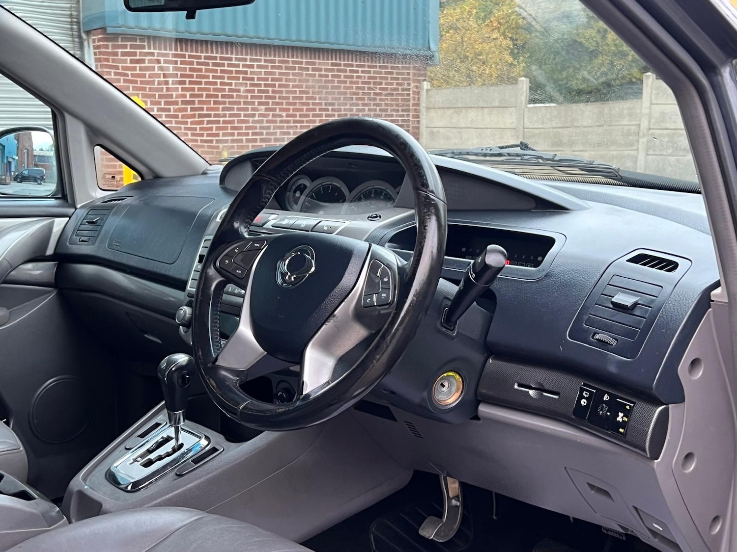 Used Ssangyong Turismo 2015 for sale - 76352685: Photo 15