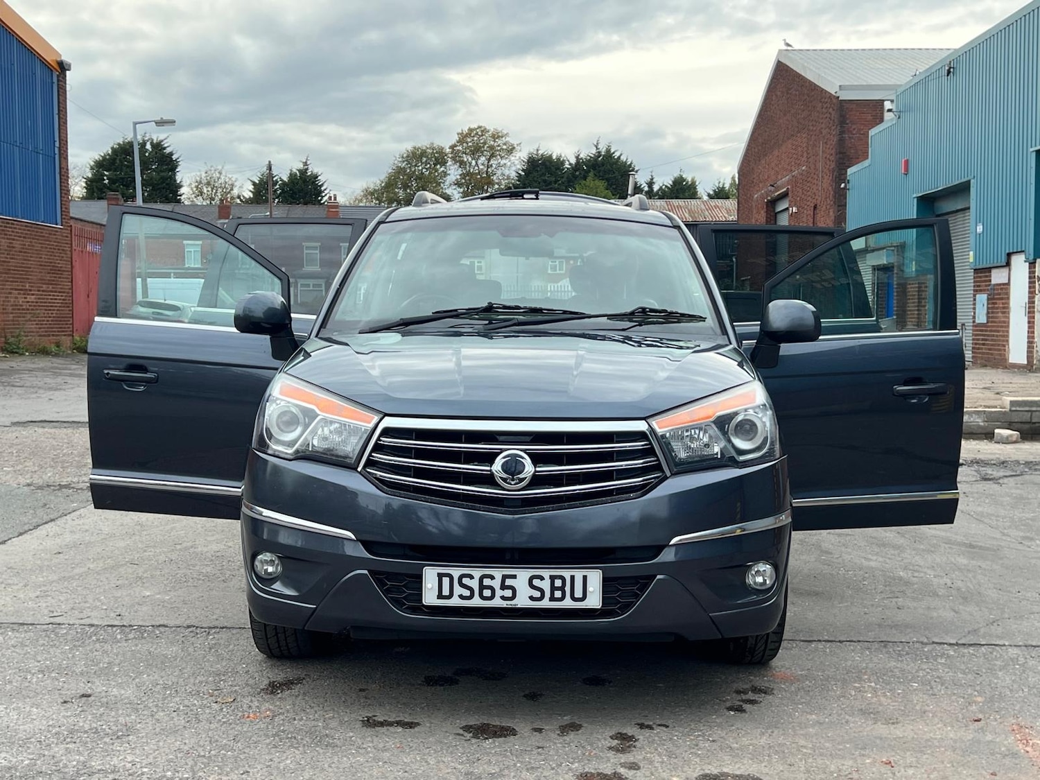 Used Ssangyong Turismo 2015 for sale - 76352685: Photo 2