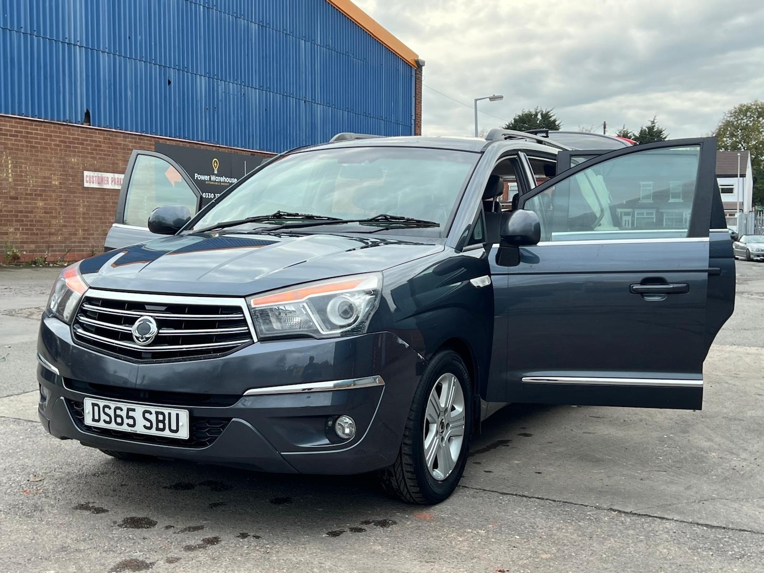Used Ssangyong Turismo 2015 for sale - 76352685: Photo 25
