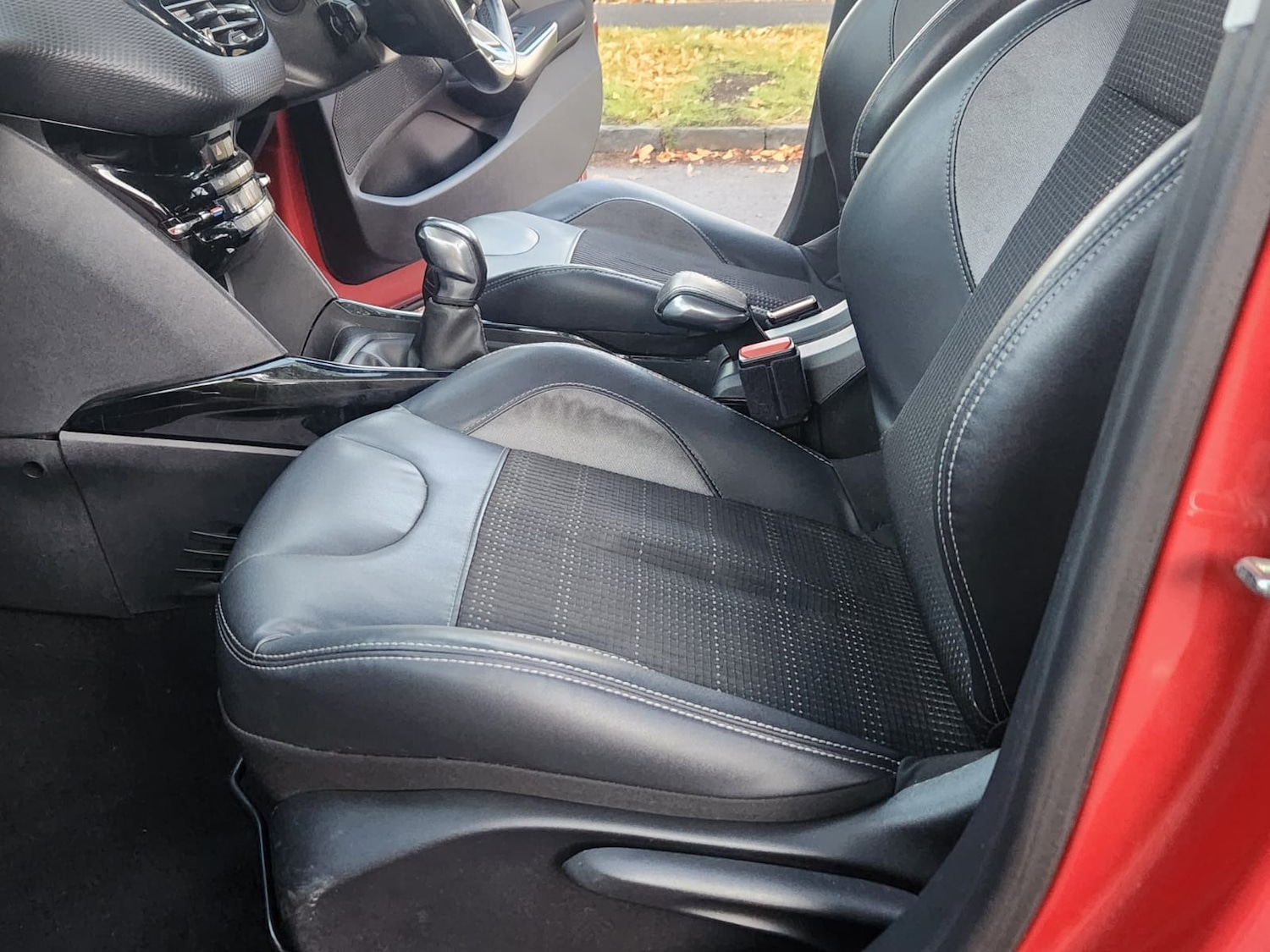 Used Peugeot 2008 2015 for sale - 76357849: Photo 29