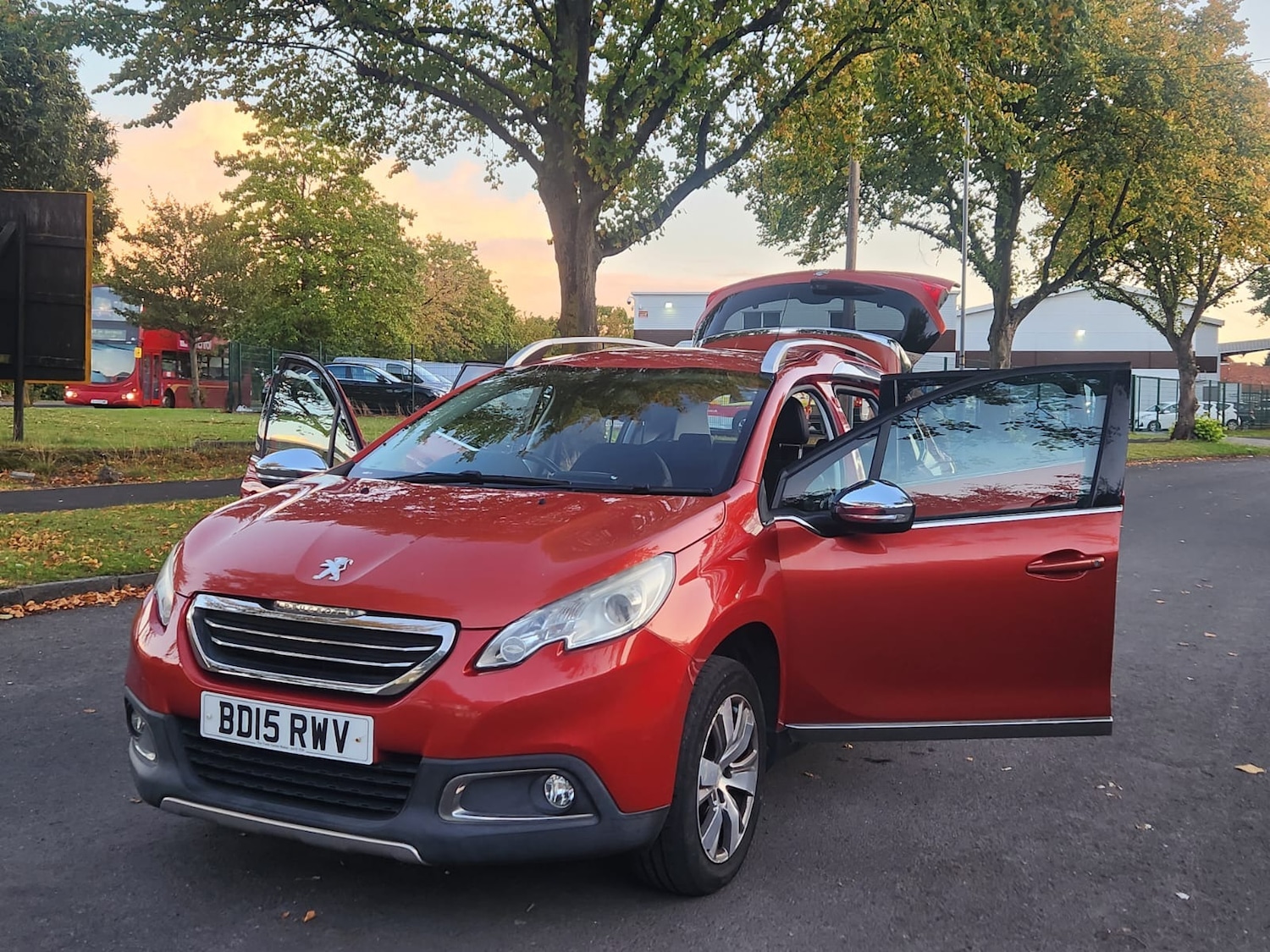 Used Peugeot 2008 2015 for sale - 76357849: Photo 3