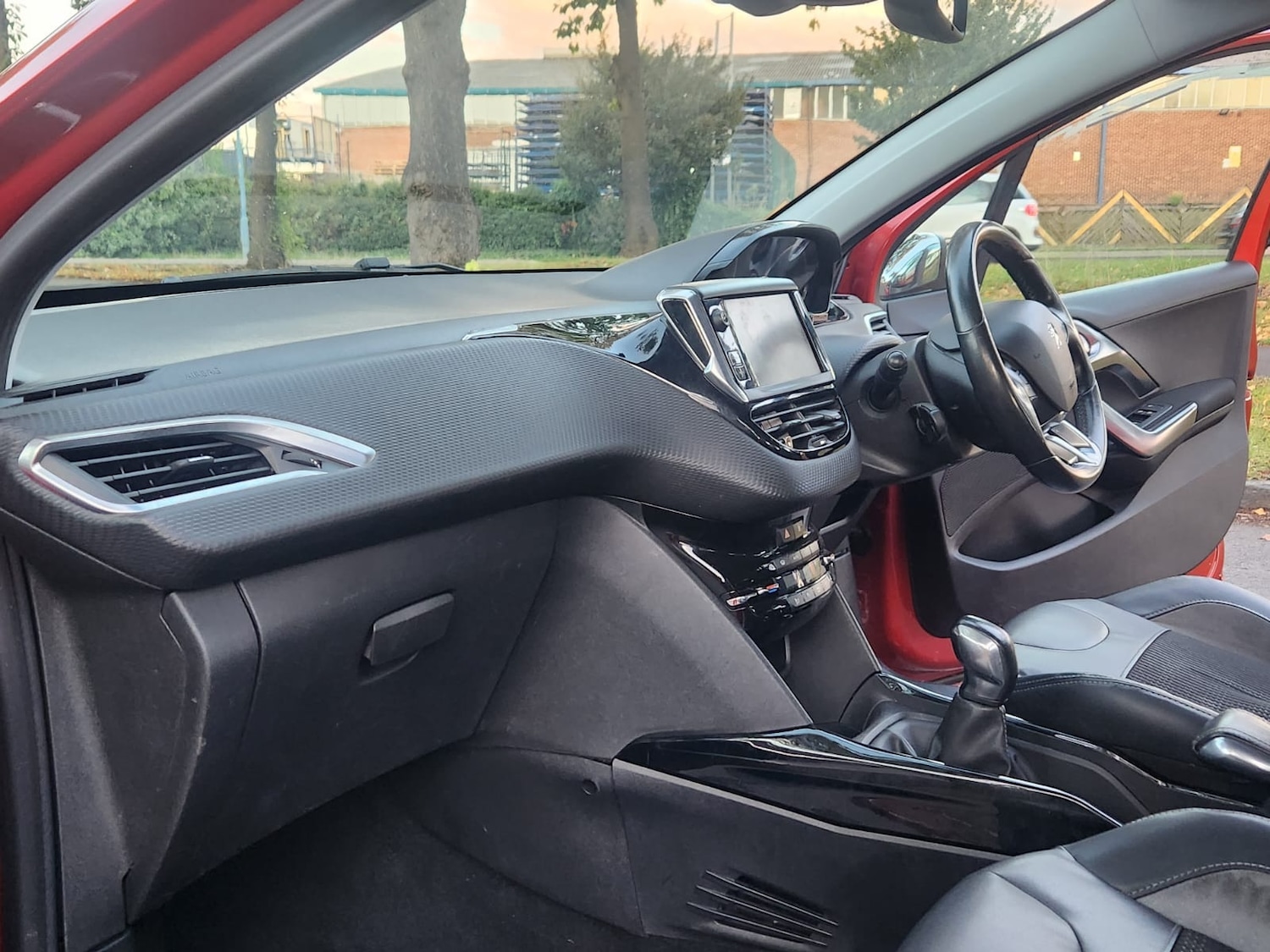 Used Peugeot 2008 2015 for sale - 76357849: Photo 30