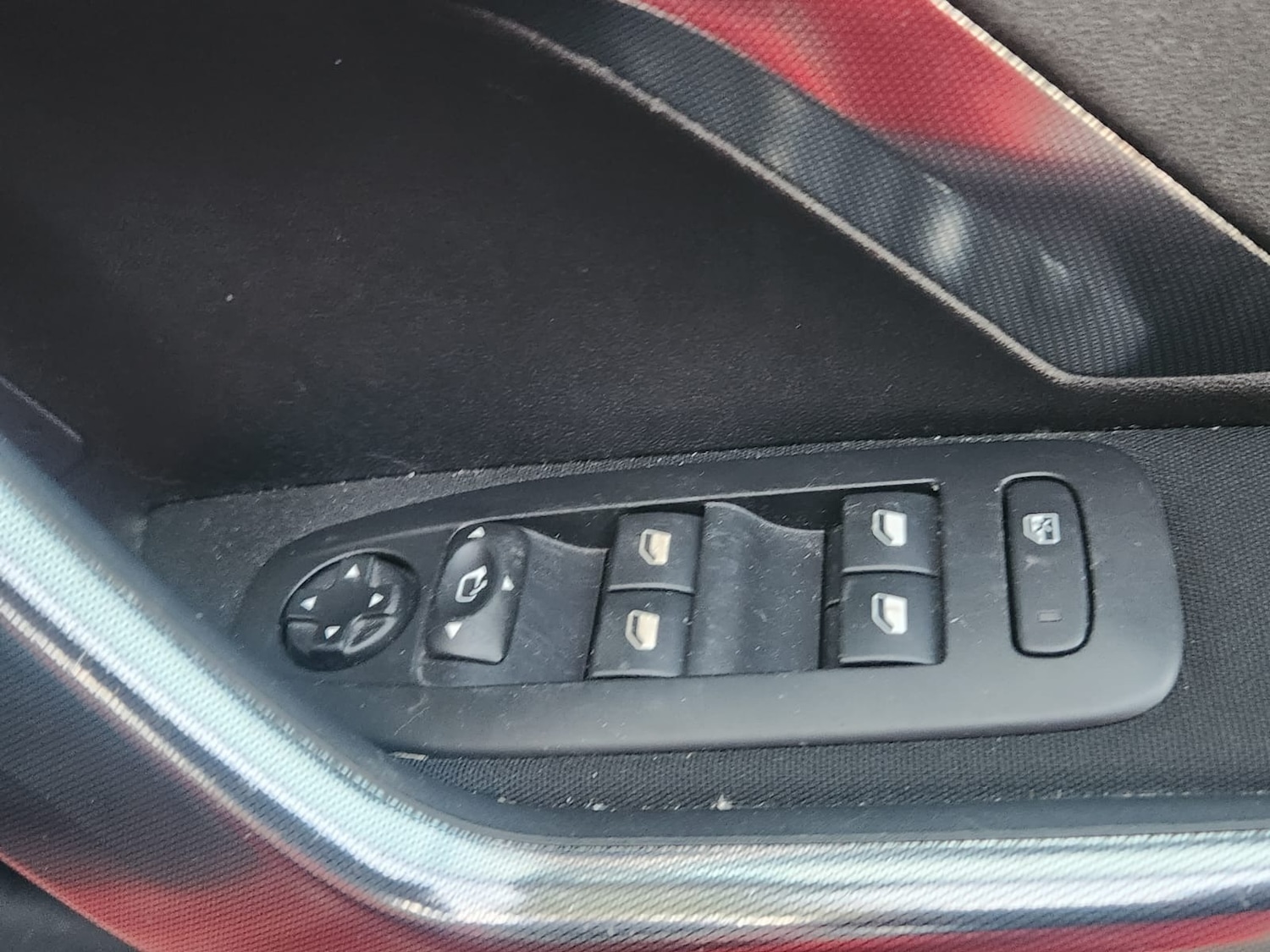 Used Peugeot 2008 2015 for sale - 76357849: Photo 32