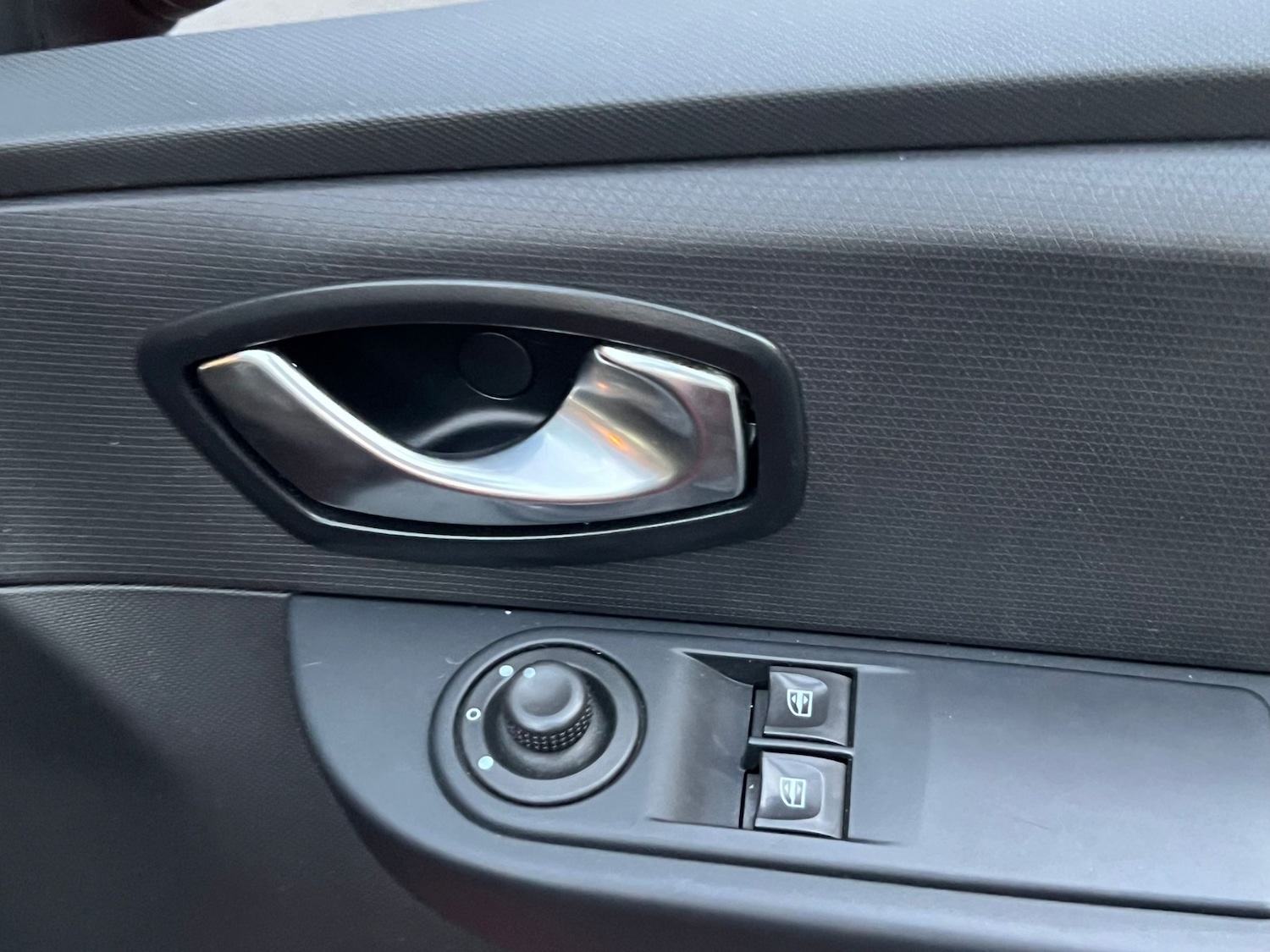 Used Renault Clio 2015 for sale - 76375469: Photo 11
