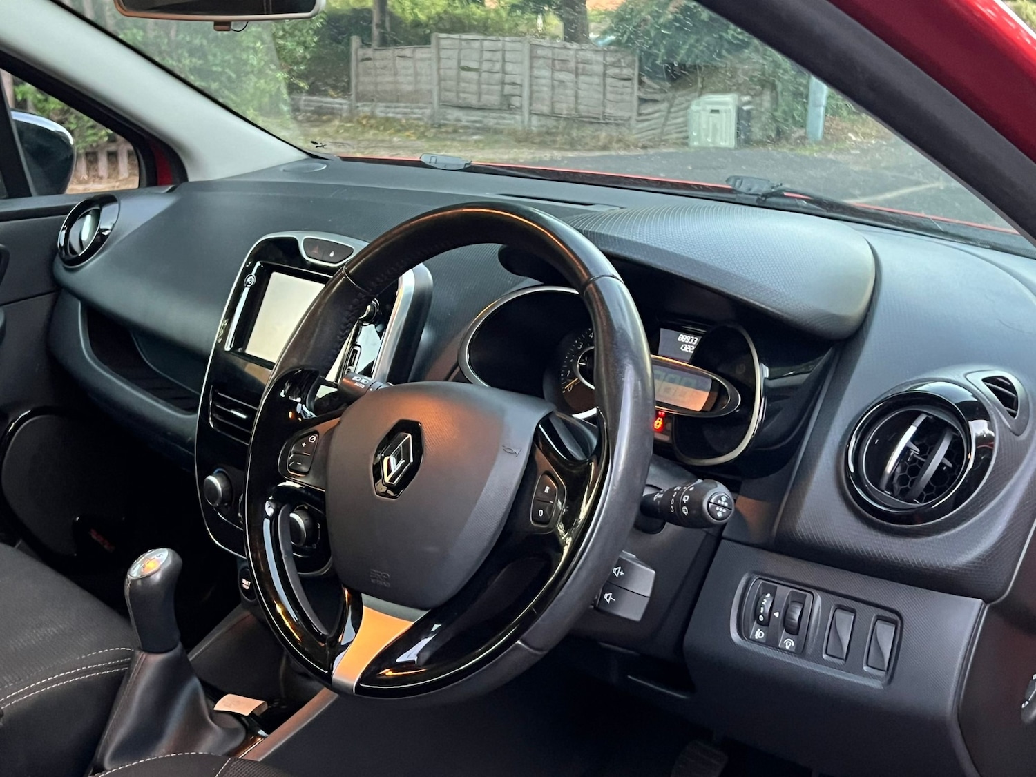 Used Renault Clio 2015 for sale - 76375469: Photo 12