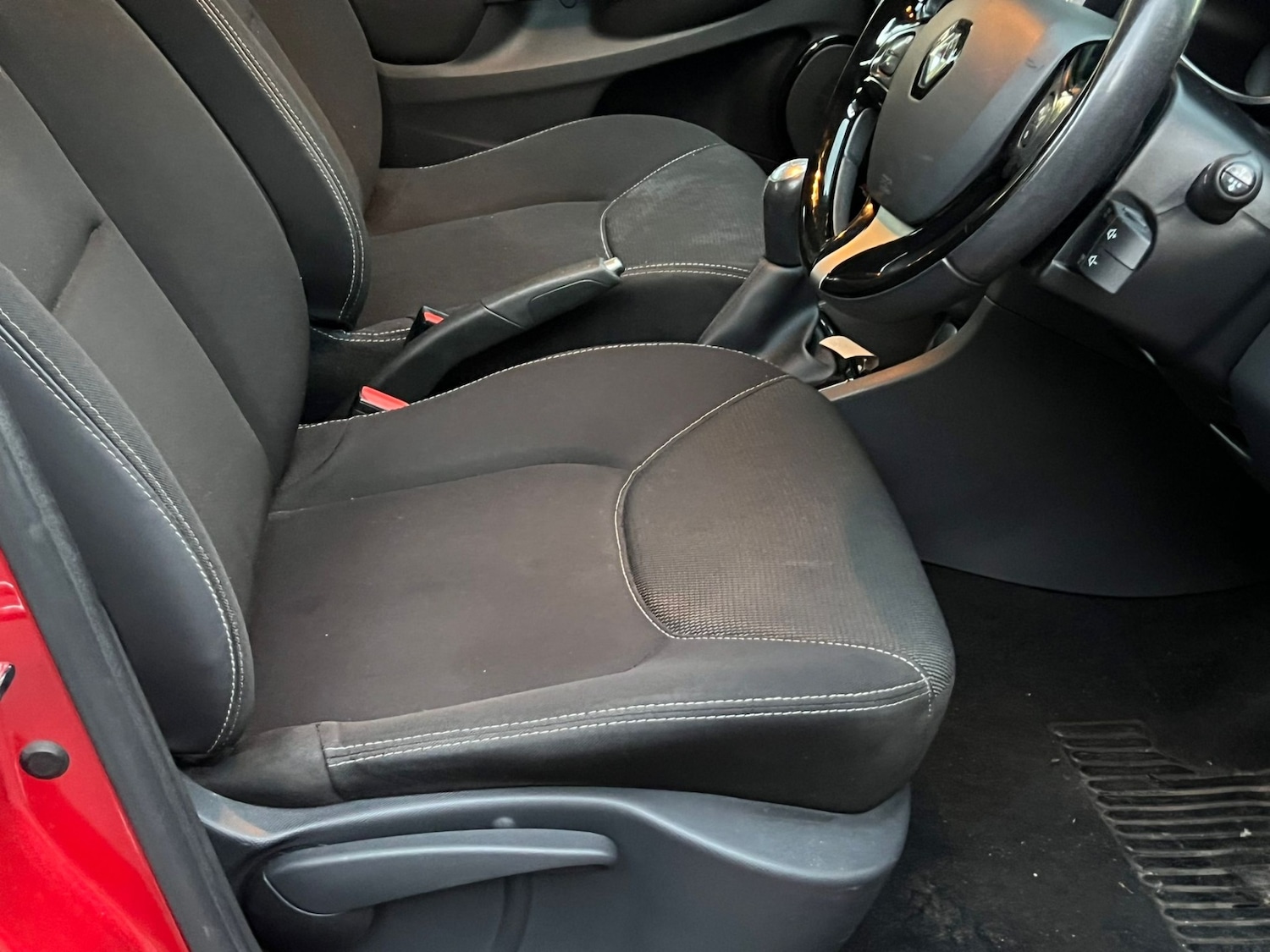Used Renault Clio 2015 for sale - 76375469: Photo 15