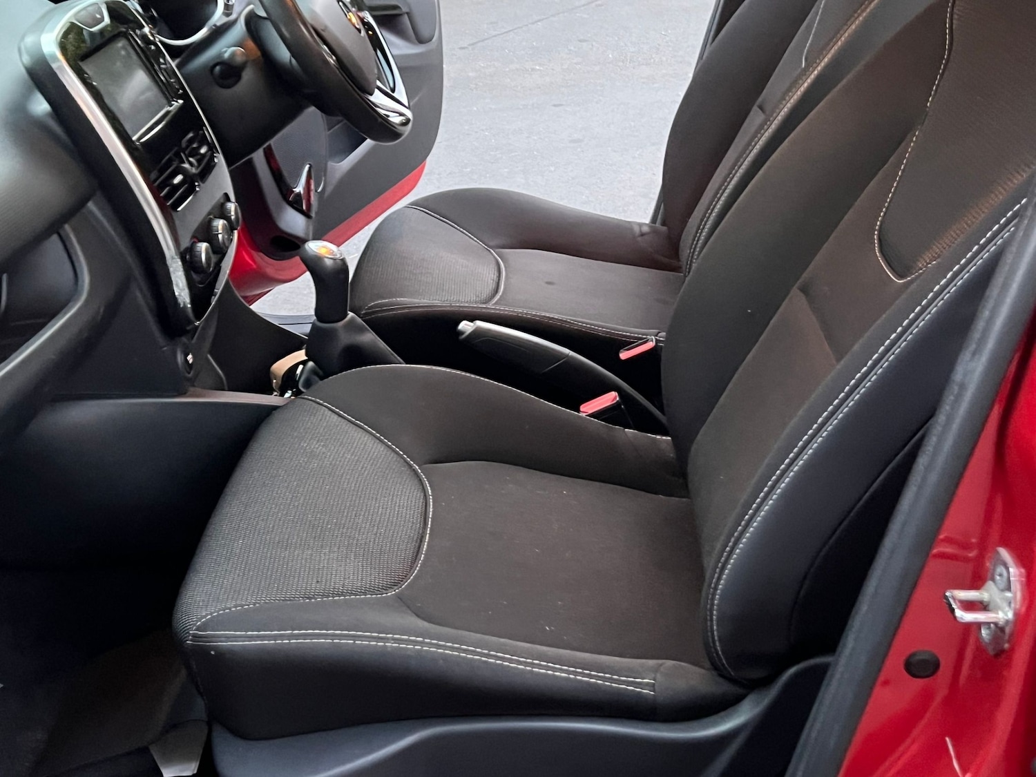 Used Renault Clio 2015 for sale - 76375469: Photo 16
