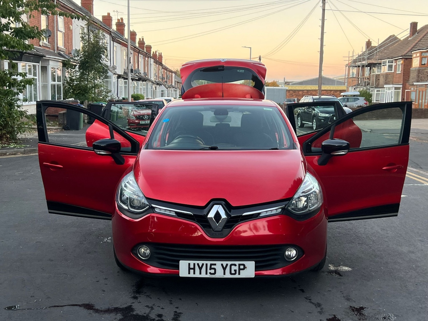 Used Renault Clio 2015 for sale - 76375469: Photo 2