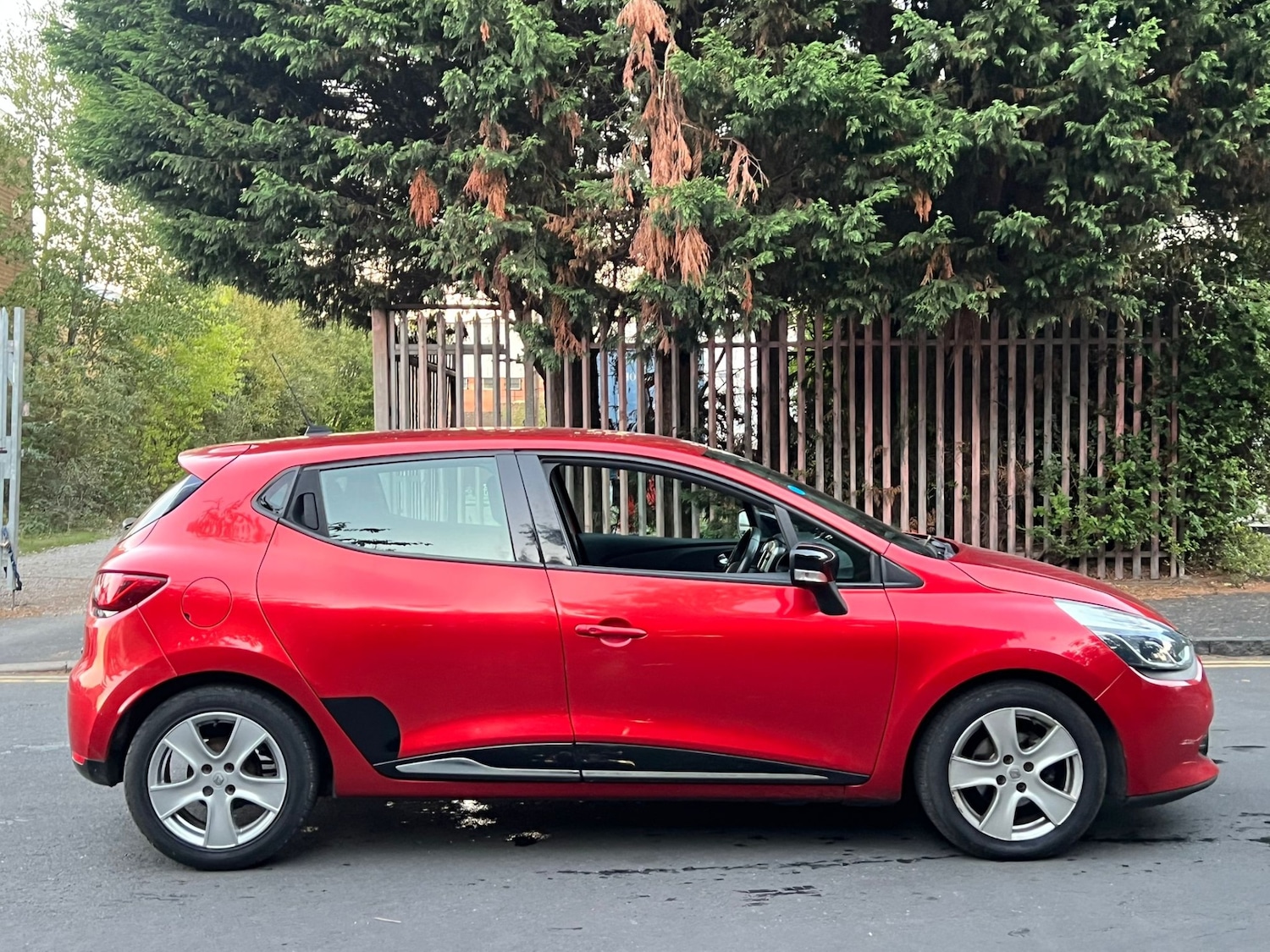 Used Renault Clio 2015 for sale - 76375469: Photo 24