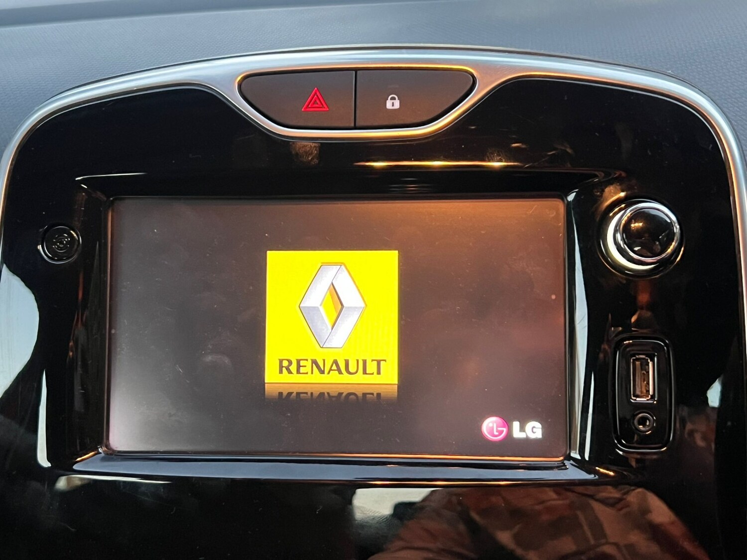 Used Renault Clio 2015 for sale - 76375469: Photo 8