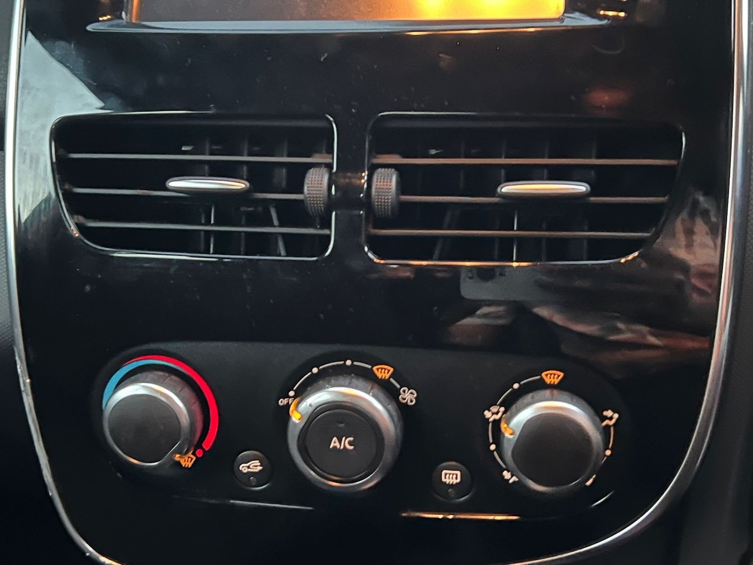 Used Renault Clio 2015 for sale - 76375469: Photo 9