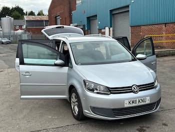 Used Volkswagen Touran 2011 for sale - 76352723: Photo