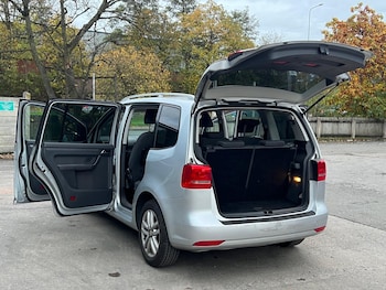Used Volkswagen Touran 2011 for sale - 76352723: Photo