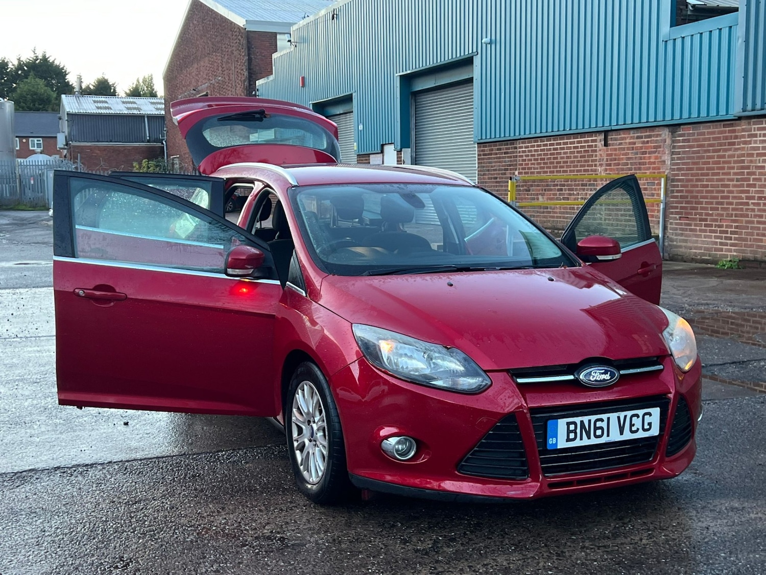 Used Ford Focus 2011 for sale - 76370030: Photo 1