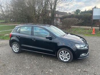 Used Volkswagen Polo 2015 for sale - 77435321: Photo