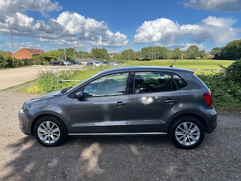 Used Volkswagen Polo 2015 for sale - 78862150: Photo