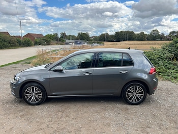 Used Volkswagen Golf 2017 for sale - 79592570: Photo