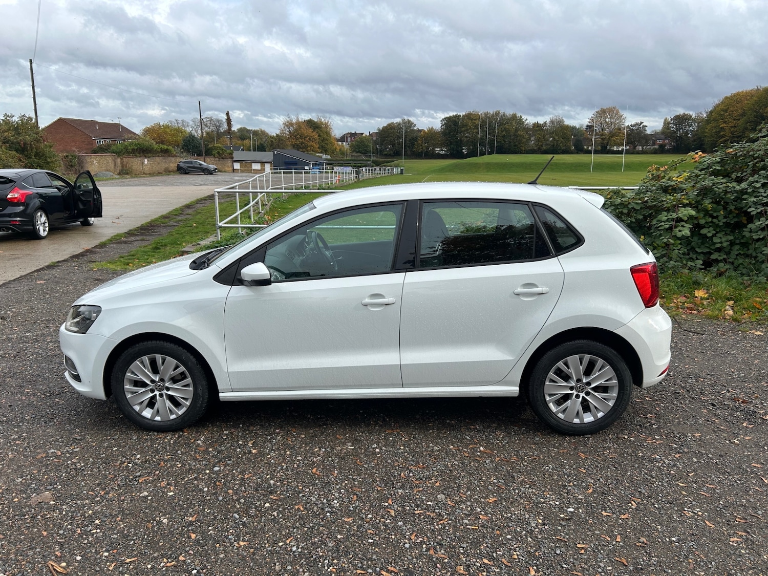 Used Volkswagen Polo 2015 for sale - 76435048: Photo 1