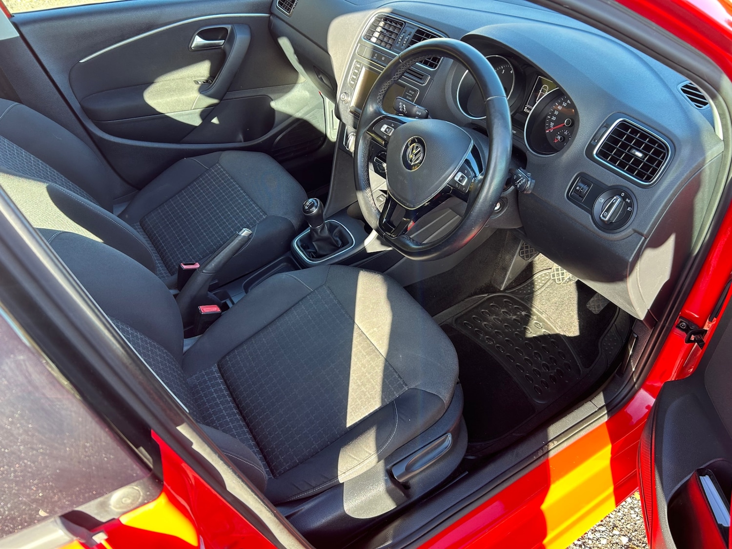 Used Volkswagen Polo 2014 for sale - 76363323: Photo 9