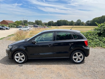 Used Volkswagen Polo 2015 for sale - 79174402: Photo