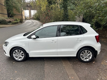 Used Volkswagen Polo 2015 for sale - 76725280: Photo