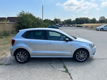 Used Volkswagen Polo 2015 for sale - 79217797: Photo