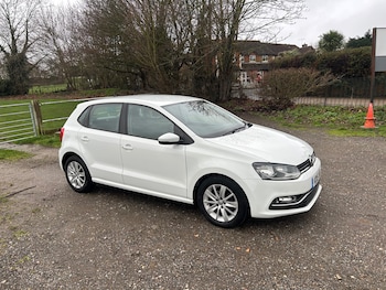 Used Volkswagen Polo 2015 for sale - 77542430: Photo