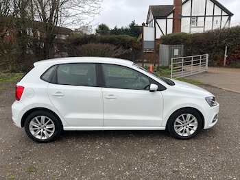Used Volkswagen Polo 2015 for sale - 77542430: Photo