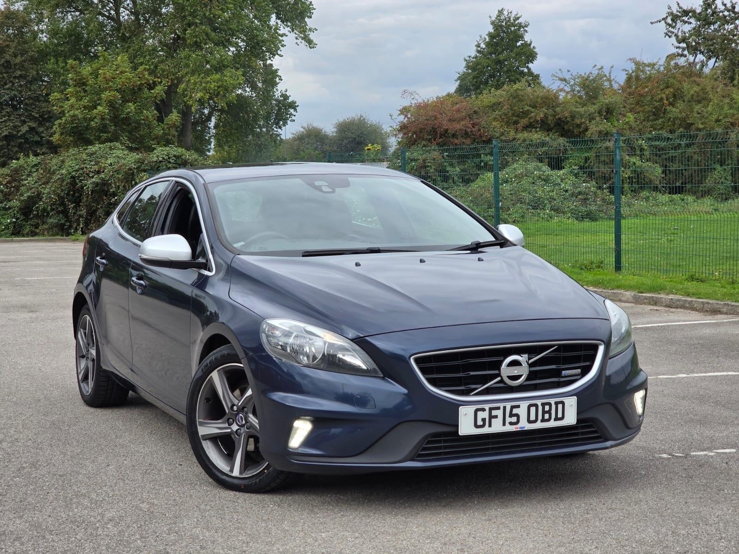Used Volvo V40 2015 for sale - 76085272: Photo 1